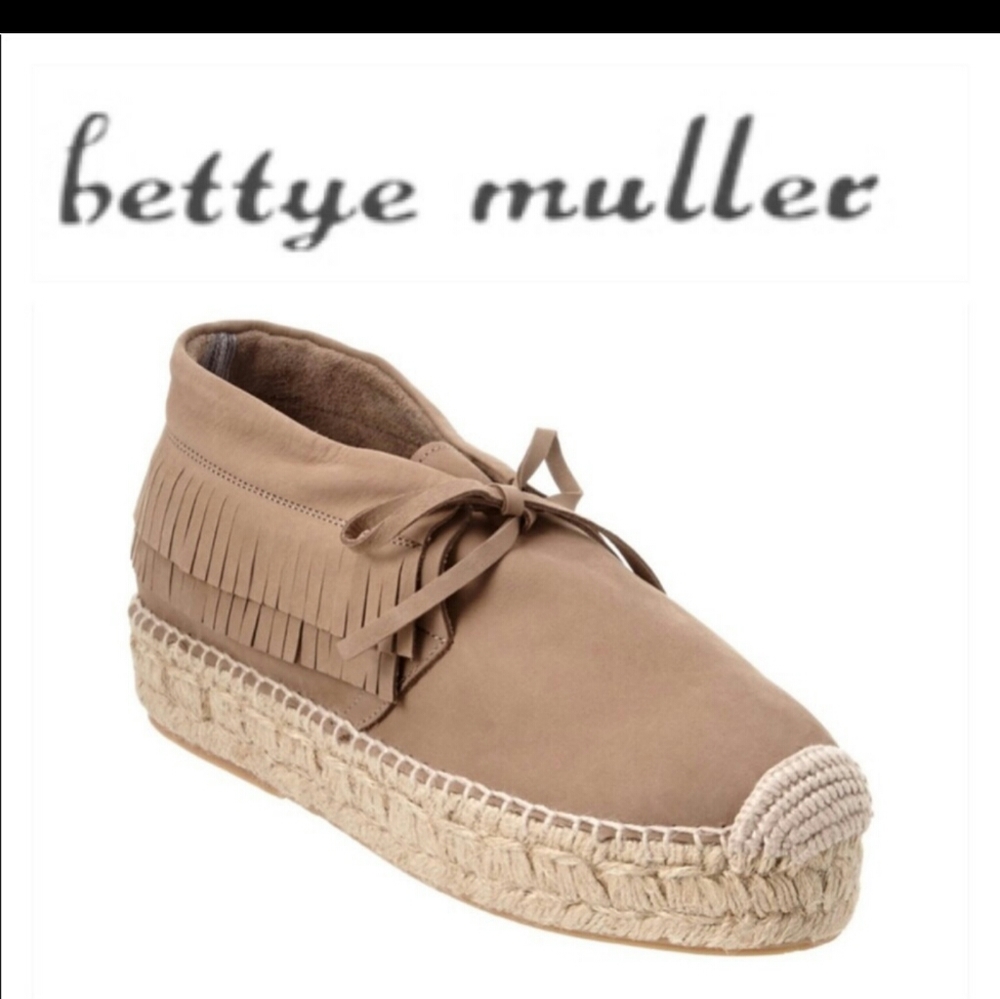 🌏NWOT.Bettye Muller🌏
